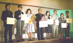 エッセイ表彰者記念撮影